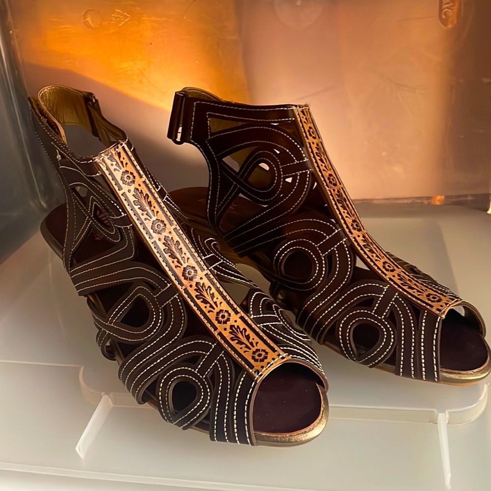 Velcro, peep toe heels